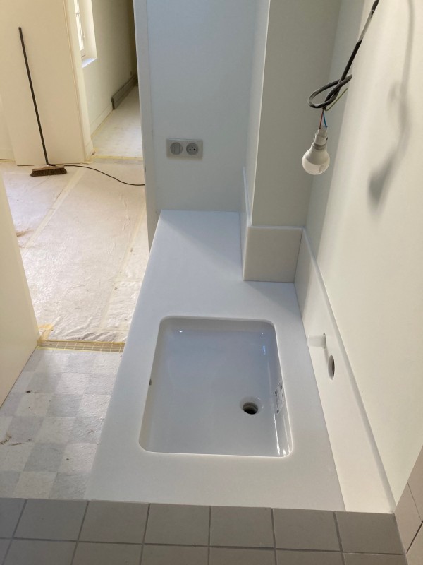  Meuble salle de bain en Corian à Bordeaux